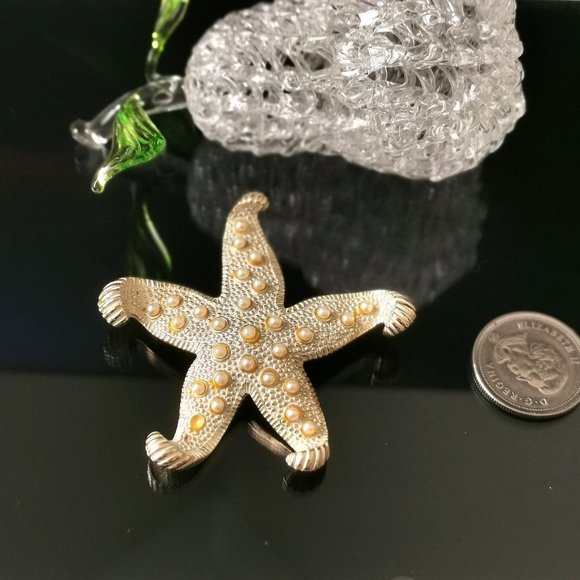 Vintage Starfish Brooch with Cream Enamel and Micro Seed Pearls - Picture 6 of 7